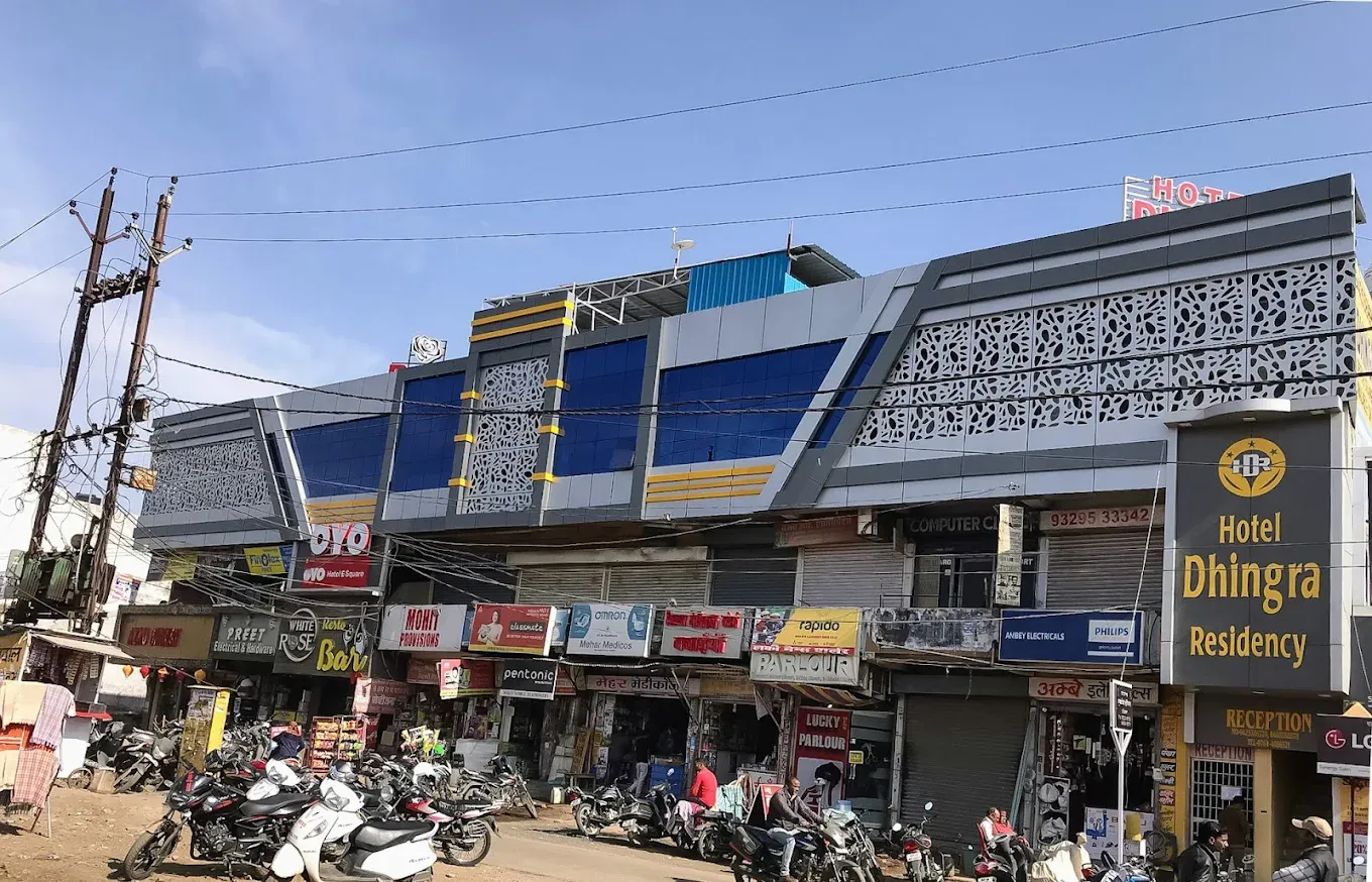The Dhingra Complex on MR-4 road, Vijay Nagar, home of Hotel E Square
